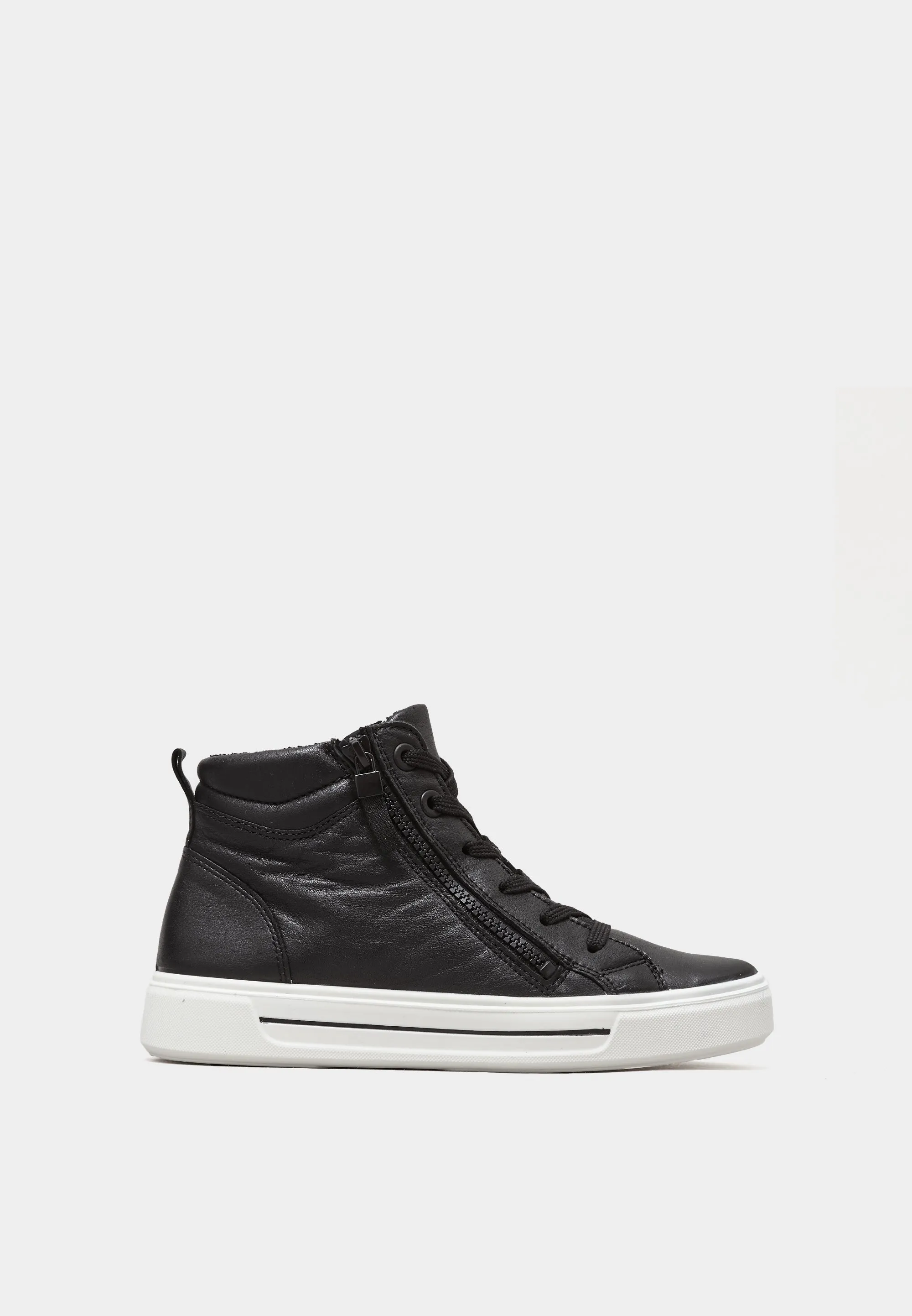 Courtyard 7404 Black Leather