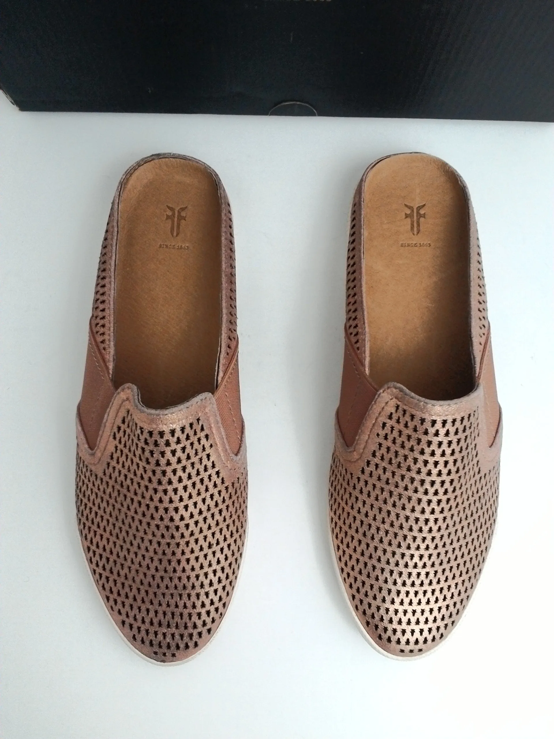 Frye Melanie Gore Perf Mule Rose Gold, Leather Size 6.5 M