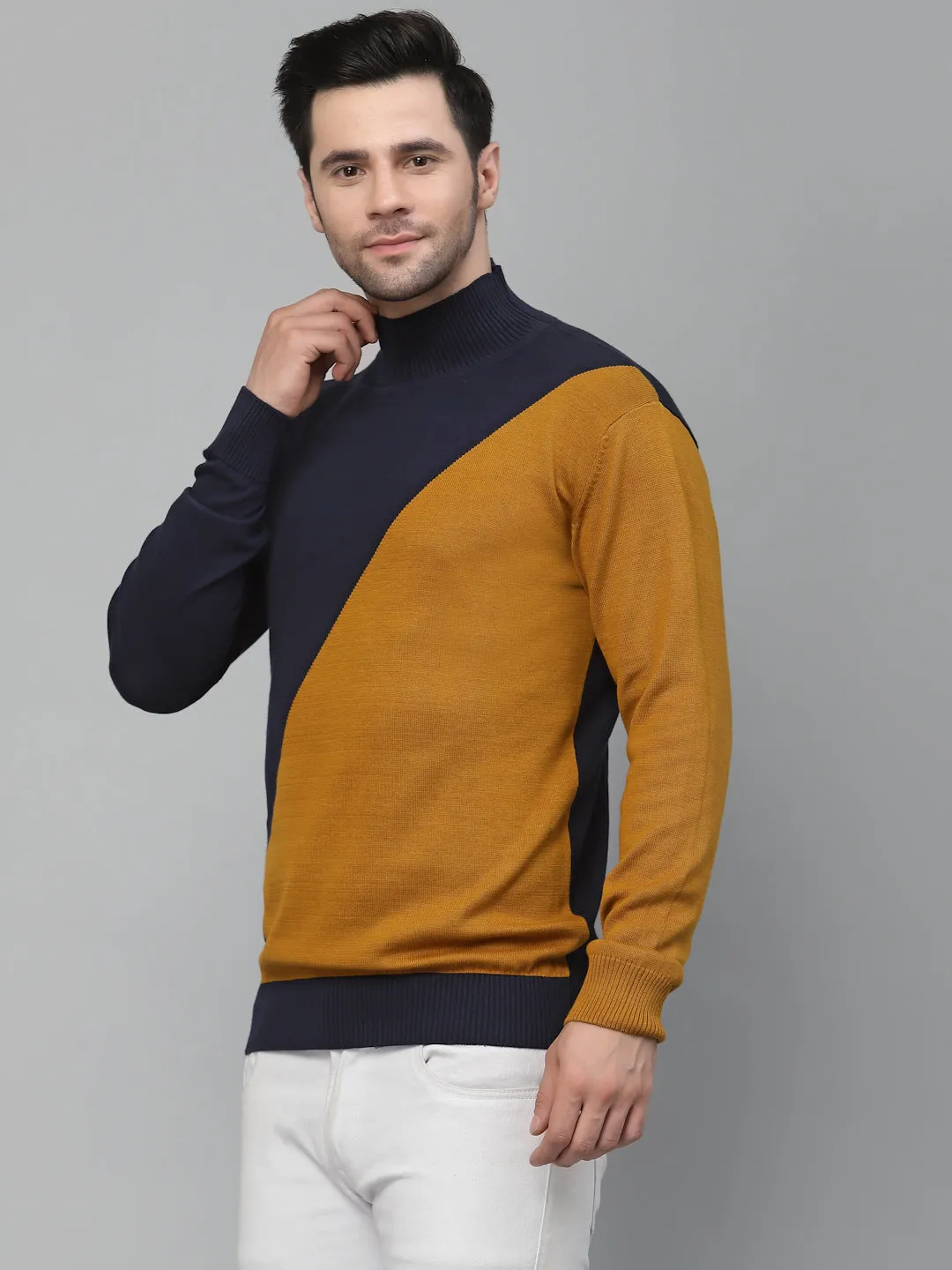 Style Quotient Men Blue Colourblocked Sweatshirt