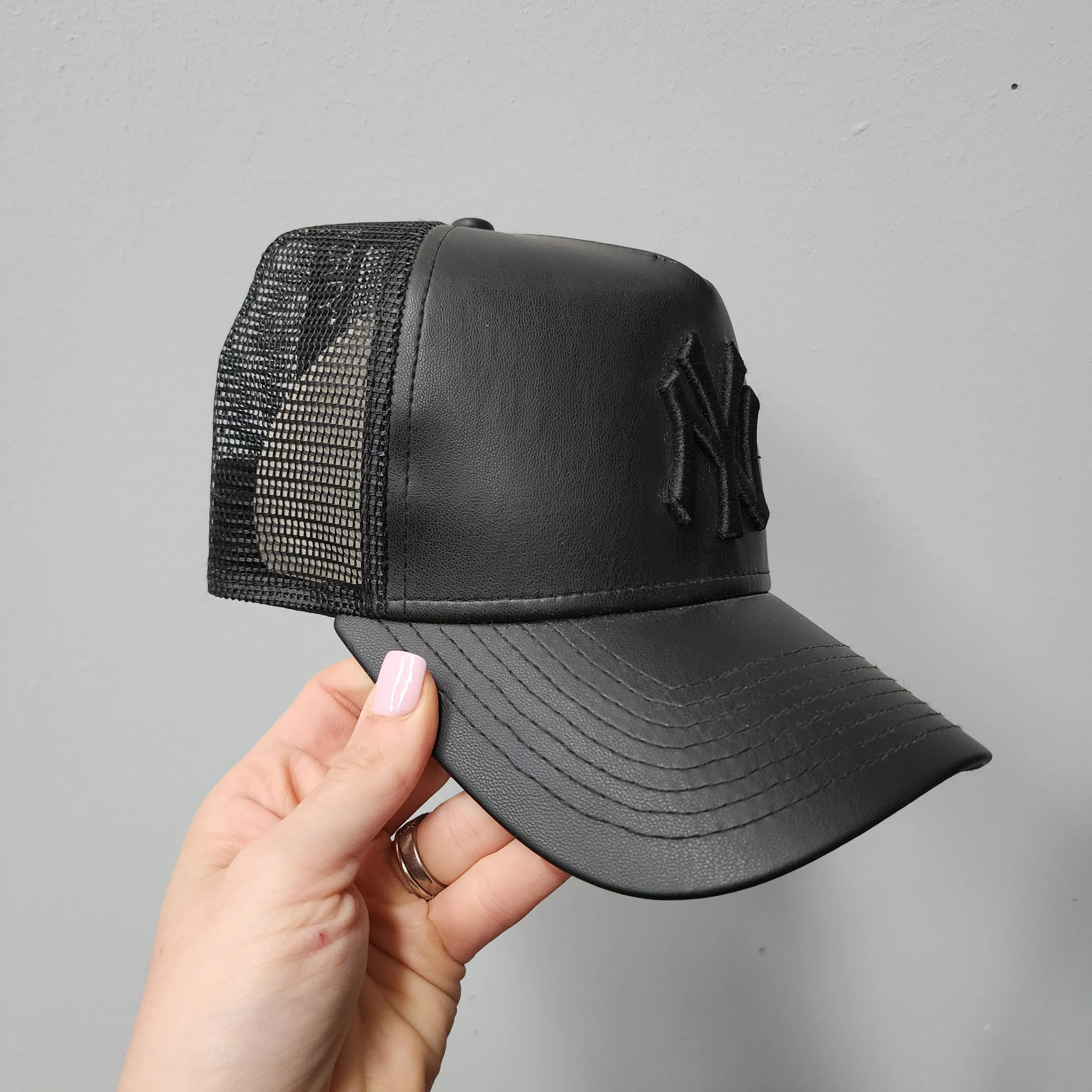 Warehouse SALE New Era Yankees Black Leather Look Cap