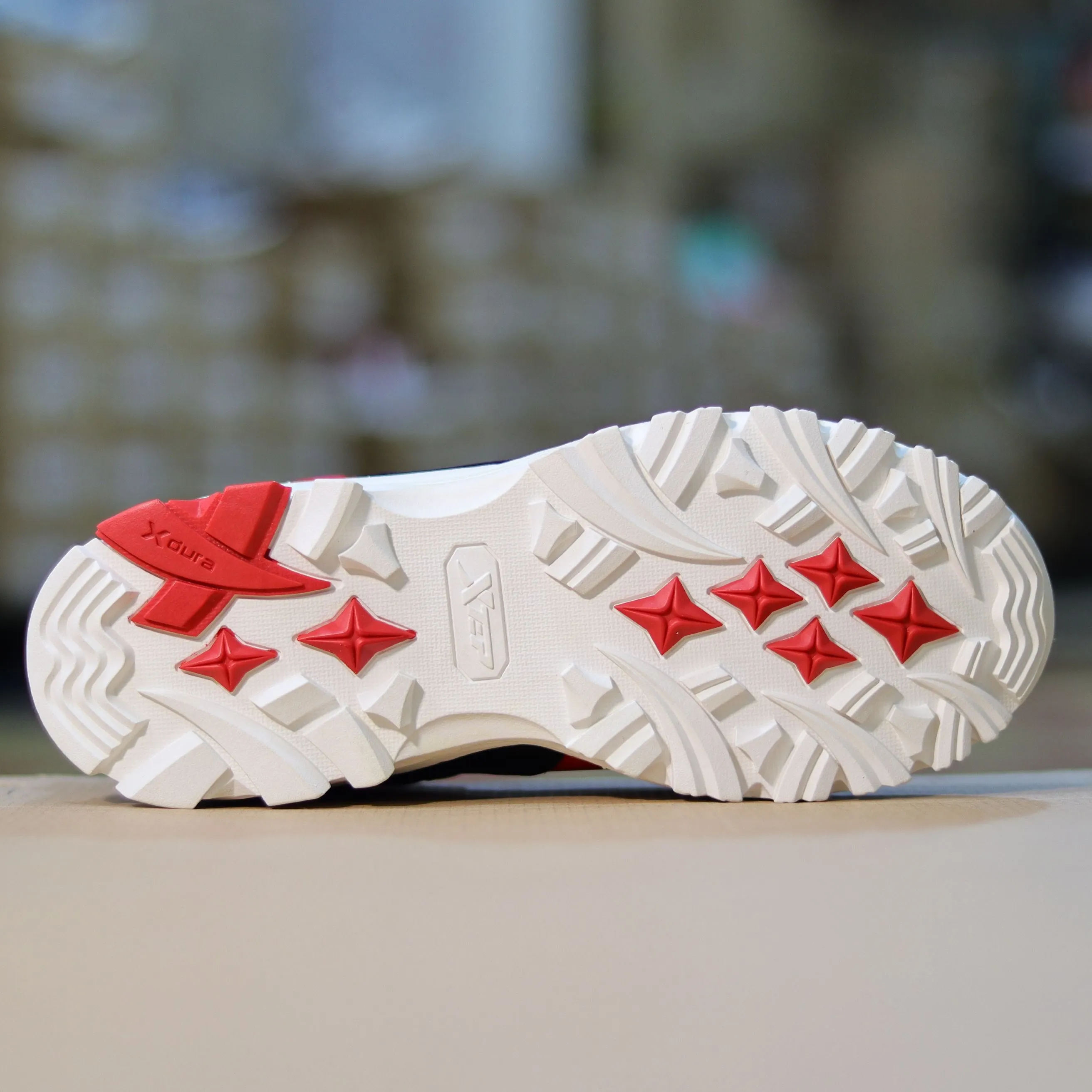 X12 - Outdoor Mountain Shoes by Xtep